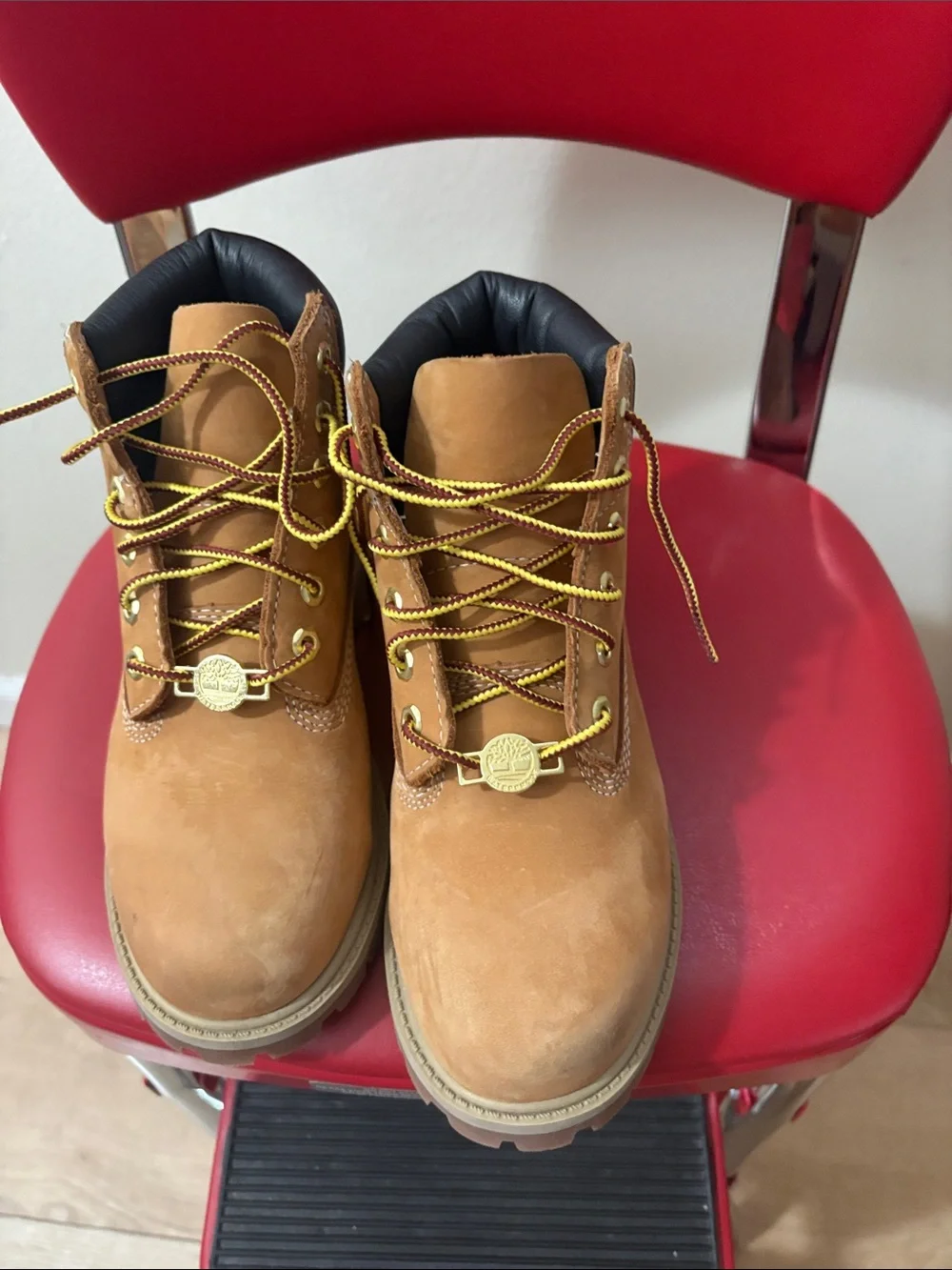 Timberlands Wheat Boots with Yellow Laces size 2 for the kids 💙♥️ no box